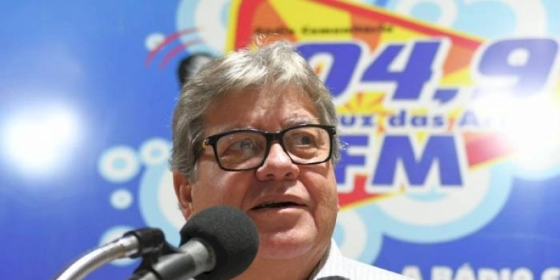 João Azevêdo destaca investimentos em infraestrutura e na valorização salarial de servidores