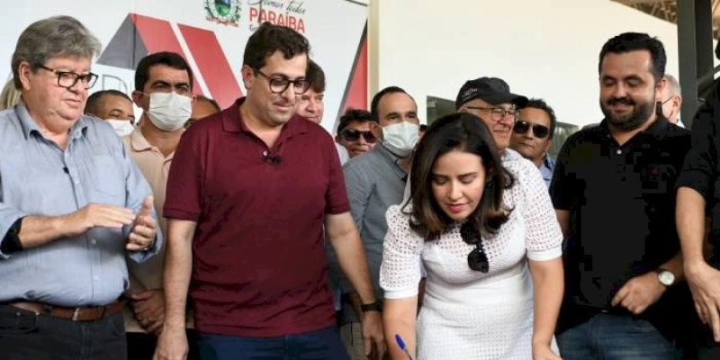 João Azevêdo entrega Casa da Cidadania, autoriza implantação de UTI e inspeciona obras de travessia urbana em Catolé do Rocha