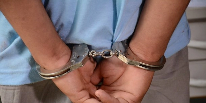 Homem preso quando informava a polícia sobre crime na Paraíba 