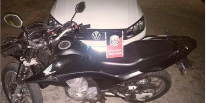 Polícia prende indivíduo em flagrante por furto e recupera moto roubada horas após o fato