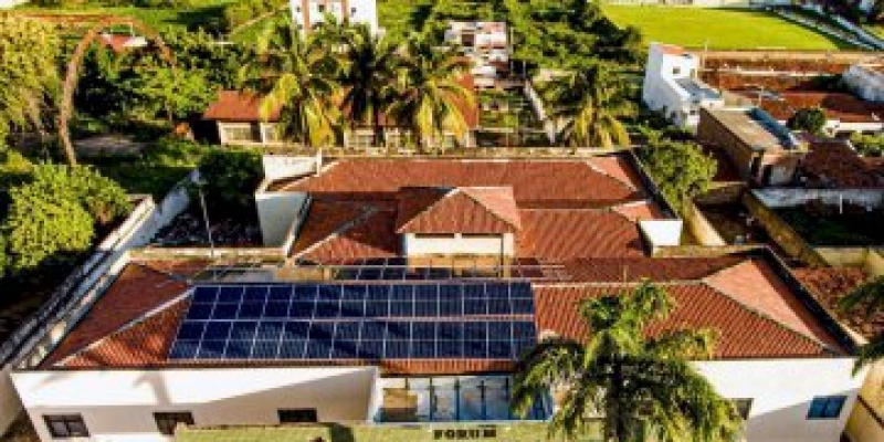 Fórum de Coremas começa a utilizar energia solar fotovoltaica
