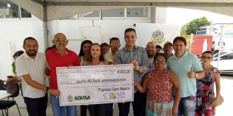 Mais uma etapa da entrega de cheques aos empreendedores do Programa Fazer Negócio é realizada pela prefeitura de Sousa