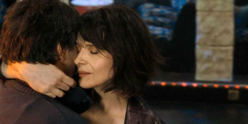 Juliette Binoche salva filme sobre mulher frustrada nos relacionamentos