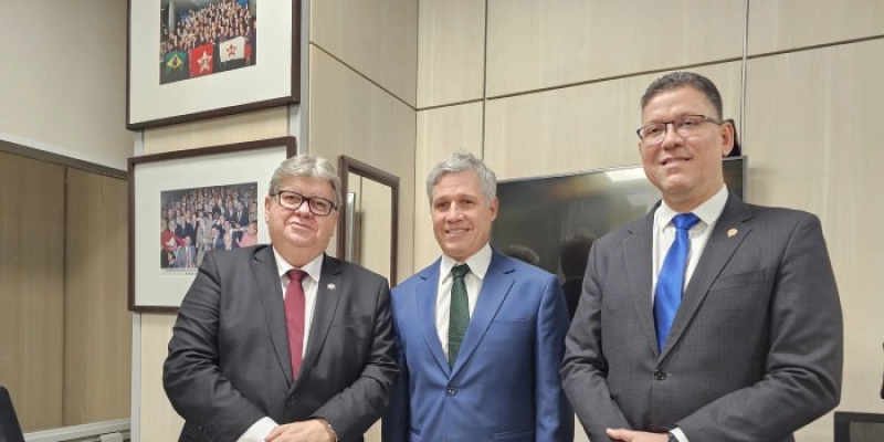 João Azevêdo trata de pautas econômicas e projetos voltados para a agricultura com ministros