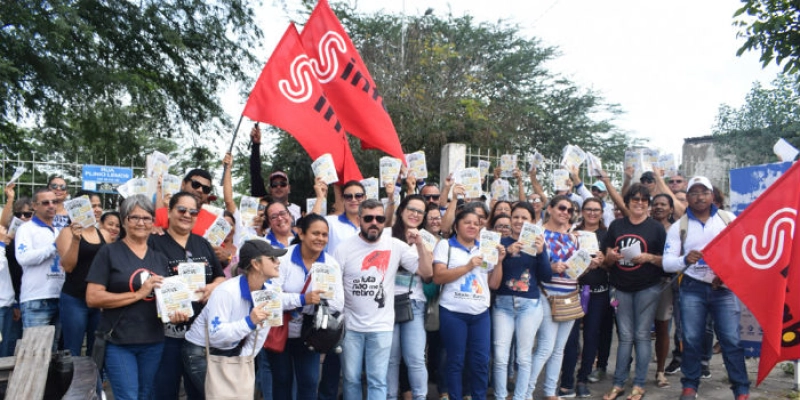 Grevistas da saúde realizam ato com panfletagem nas Malvinas