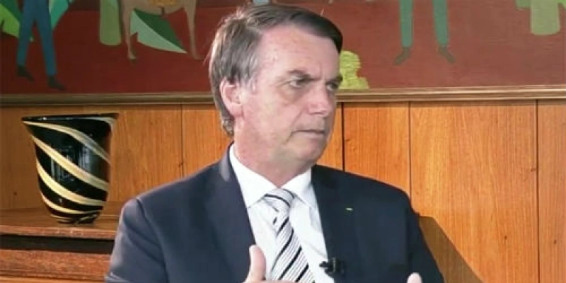 Após prisão de Battisti, Bolsonaro diz que pretende ir à Itália