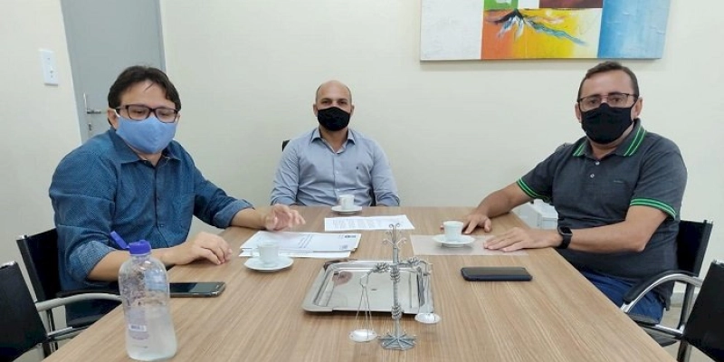 Radamés se reúne com o diretor da UFCG - Campus Sousa para discutir implantação de novos cursos e realização de Sessão Solene