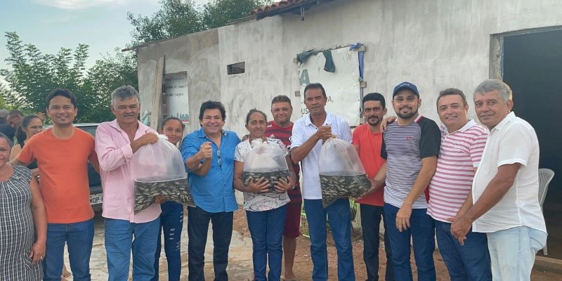 Em Sousa, prefeito Zenildo Oliveira realiza entrega de alevinos em dois Assentamentos