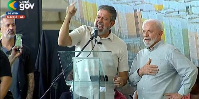 Lira é hostilizado e vaiado por petistas durante evento com Lula