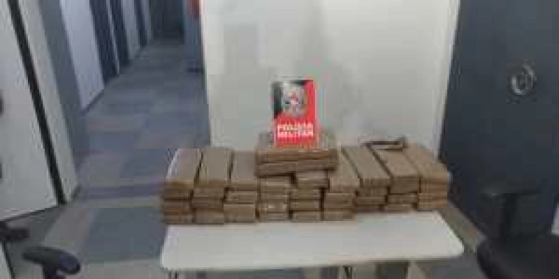 Polícia recaptura veículo roubado e apreende 40 kg de droga; Veja 