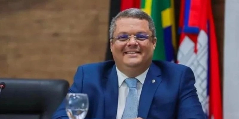 Edvaldo Neto inicia gestão interina em Cabedelo com exonerações e foco em reorganização administrativa