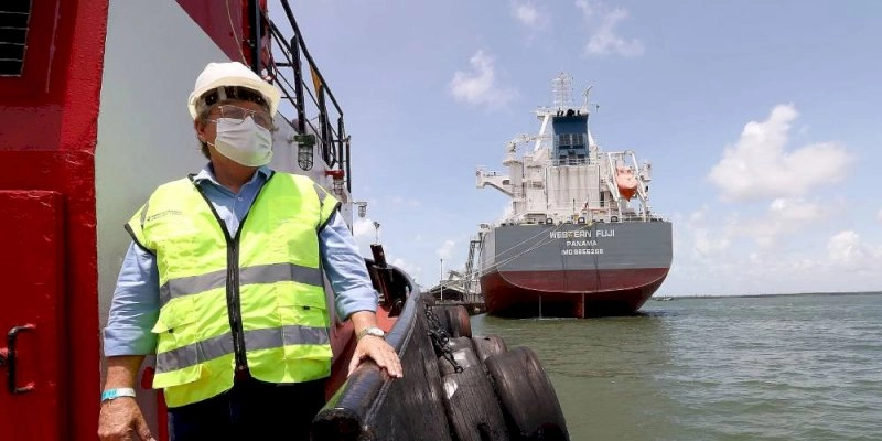 João Azevêdo autoriza investimentos de R$ 97 milhões em obras da dragagem e implantação do pátio de regulação de caminhões no Porto de Cabedelo