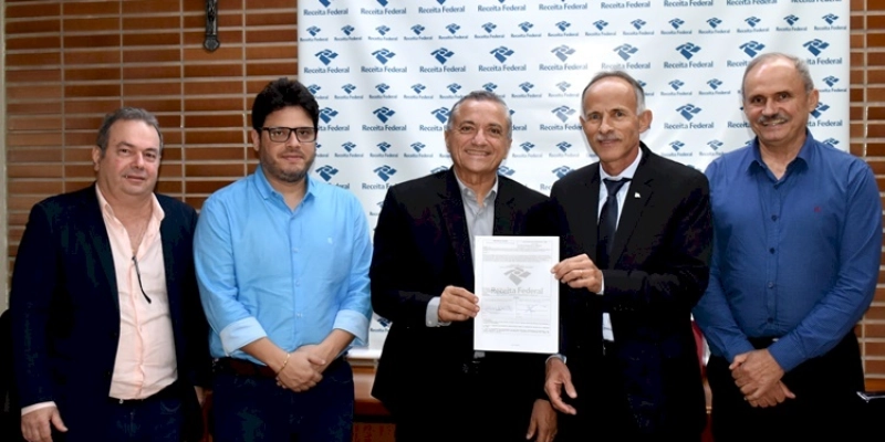 SEFAZ-PB recebe doação de um caminhão baú da Receita Federal do Brasil na Paraíba