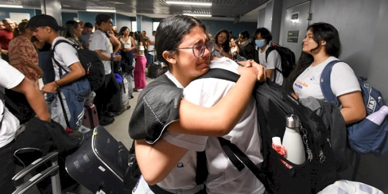 Estudantes da Rede Estadual desembarcam em João Pessoa após intercâmbio no Reino Unido pelo Conexão Mundo
