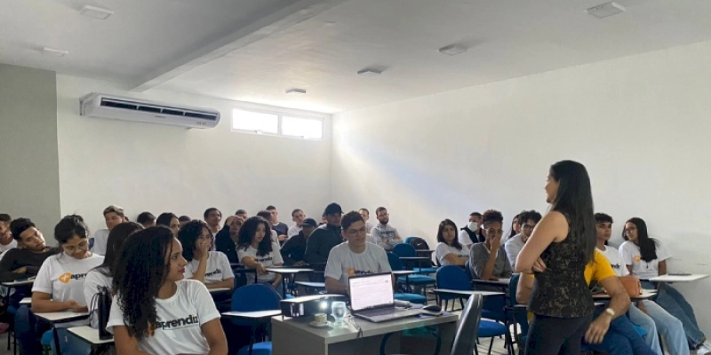 IEL realiza palestra sobre educação financeira para jovens do Programa Mais Aprendiz