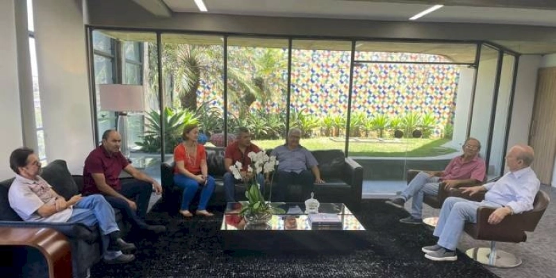 Membros do Sindipan/CG apresentam resultados da Expopão ao presidente da FIEP, Francisco Gadelha