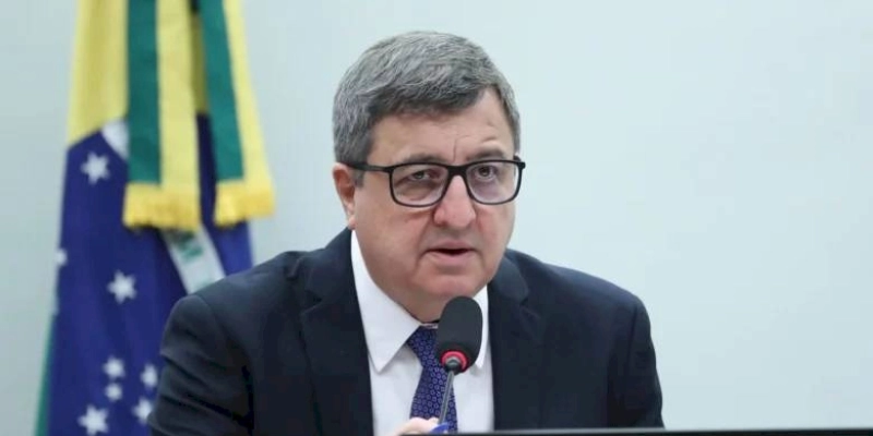 Relator da LDO pretende incluir custo de passagens aéreas para ministros do Governo Lula