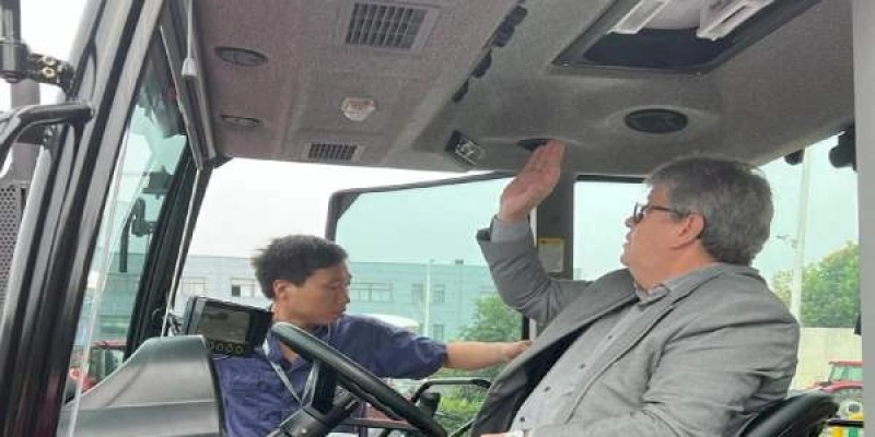 João Azevêdo discute utilização de equipamentos agrícolas da China para aumentar produtividade na agricultura familiar da Paraíba