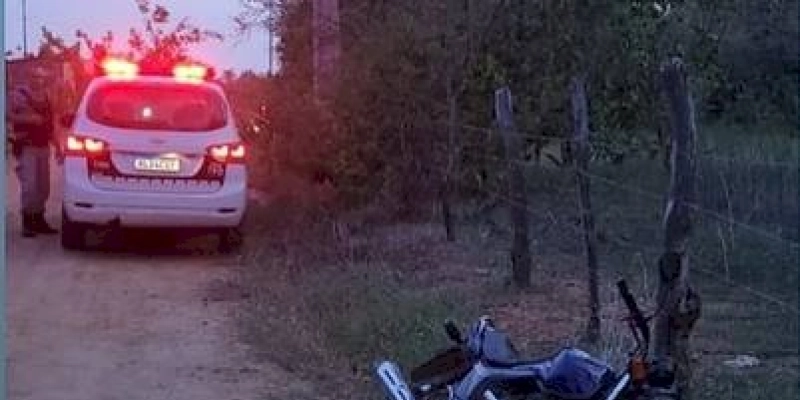 Policiais localizam moto usada em roubo no Distrito de Divinópolis, em Cajazeiras