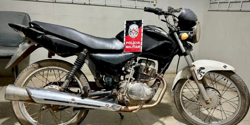 No Sertão – Polícia militar recupera motocicleta que havia sido roubada  
