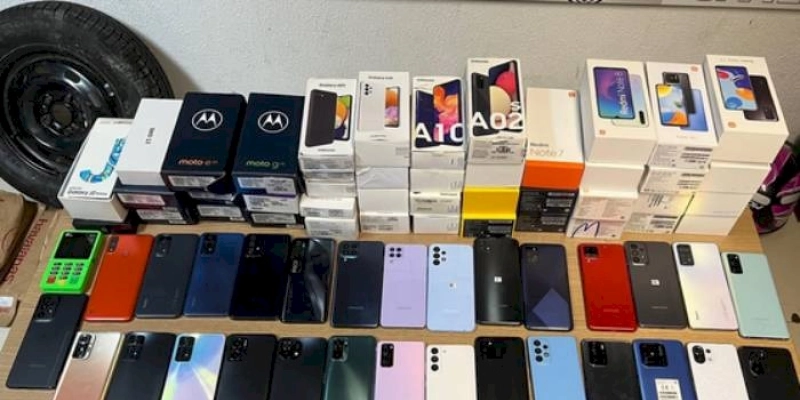 Polícia Civil apreende vasta quantidade de aparelhos celulares roubados