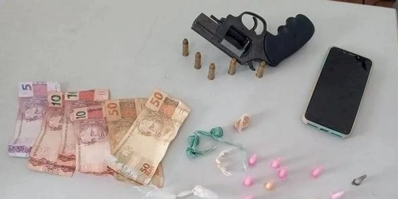 OPERAÇÃO CIDADE SEGURA - Polícia Militar prende suspeito com arma e drogas