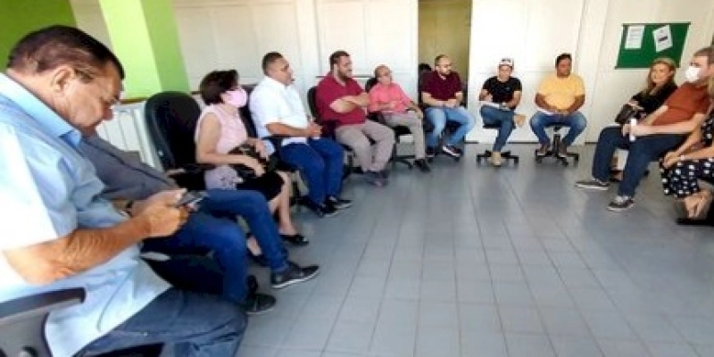João Neto se reuni com secretários, advogados, vereadores e membros da família Barra para acelerar o desembargo judicial de loteamento