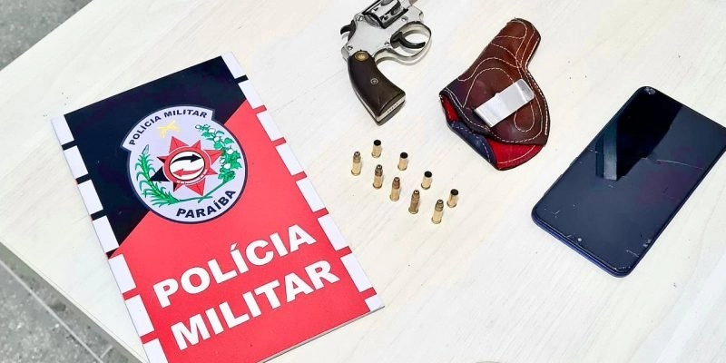 Polícia prende suspeito que estava circulando em moto com arma na cintura em Cajazeiras