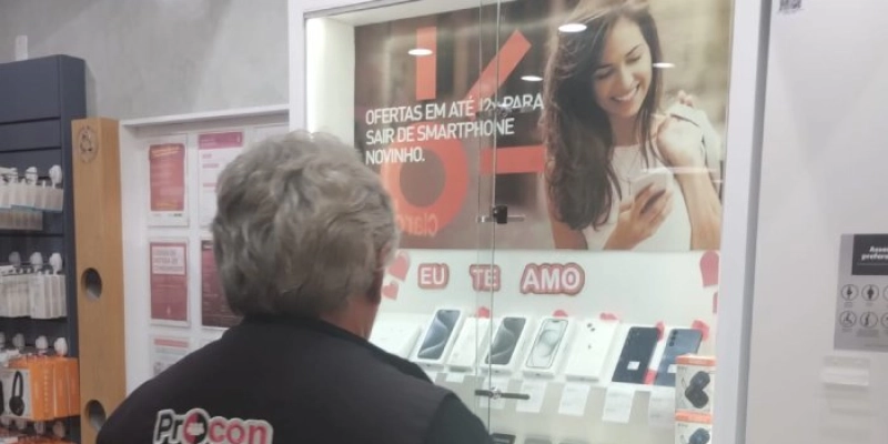 Procon encontra diferença de quase R$ 3 mil no preço de aparelho celular, em JP