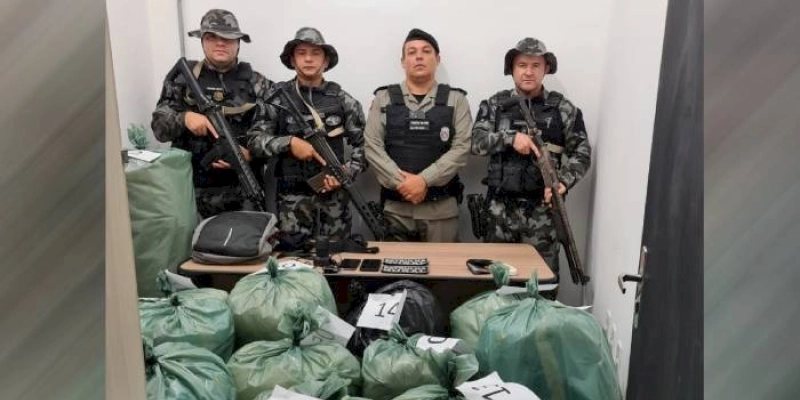 Policiais Militares apreendem mais de 200 quilos de maconha, após perseguição, em Cachoeira dos Índios