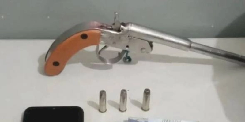 OPERAÇÃO CIDADE SEGURA: Polícia Militar apreende arma de fogo e prende dupla em flagrante