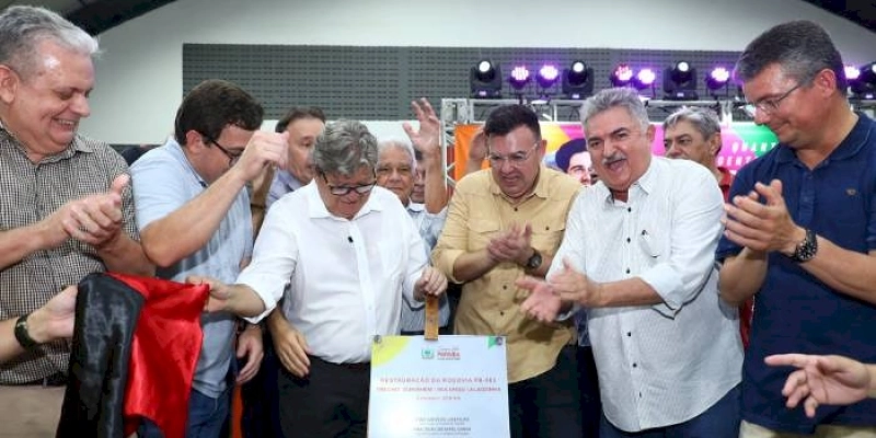 Azevêdo anuncia novas obras e entrega equipamentos durante audiência do ODE em Guarabira 