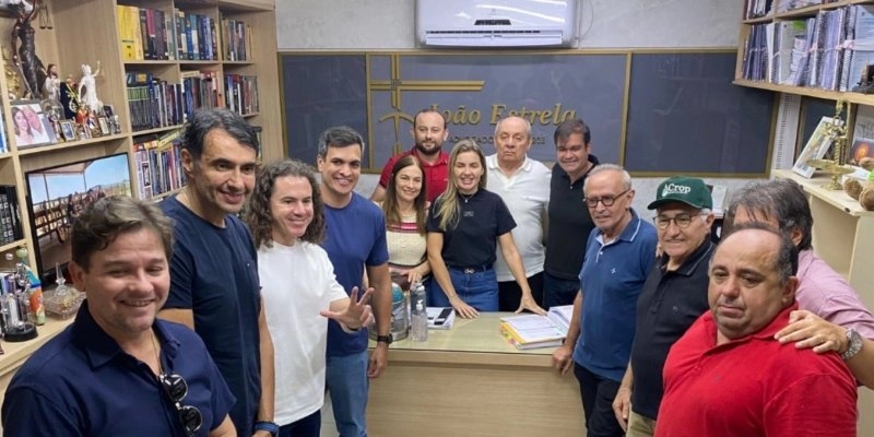 João Estrela oficializa apoio a Cícero Lucena e confirma alinhamento com André Gadelha e Veneziano
