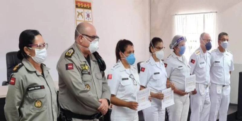 Polícia Militar homenageia profissionais de saúde que atuam na prevenção do coronavirus