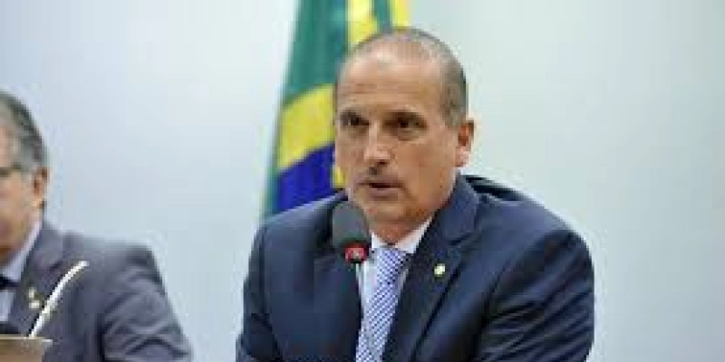 MEC exonera assessor especial e chefe de gabinete do ministro