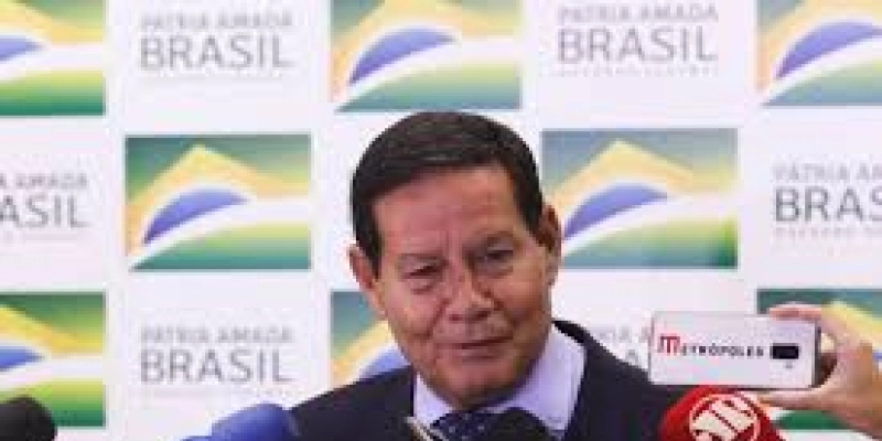 Mourão viaja para o Peru e Alcolumbre assume a Presidência