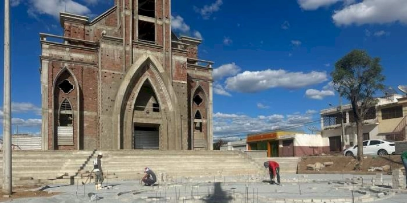 Tyrone entregará nova praça no Bairro da Estação; obra está em plena execução
