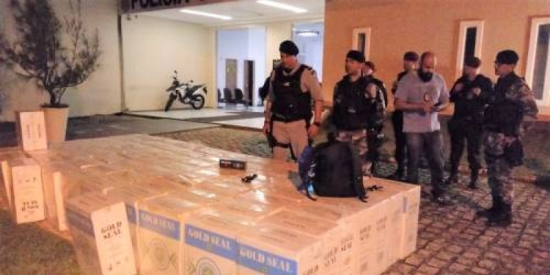 Polícia desarticula esconderijo de quadrilha e apreende carregamento de 3 toneladas de cigarros