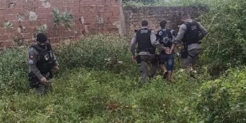 Homem invade indústria, tenta matar a ex-companheira e termina preso em flagrante pela polícia; vítima foi alvejada com vários tiros 