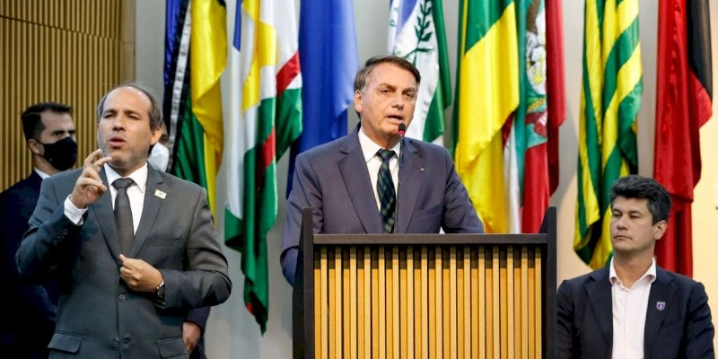 Bolsonaro lança programa que levará água potável a escolas do Nordeste