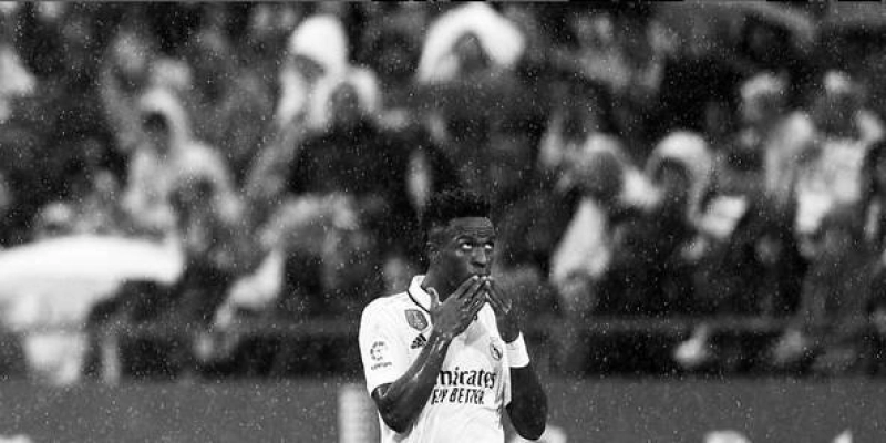 Vinicius Júnior celebra punição de agressores racistas na Espanha