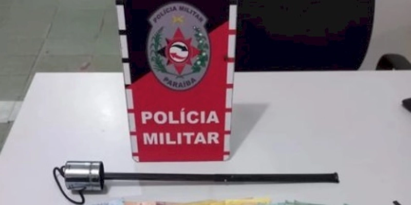 Polícia apreende indivíduos que praticaram assalto em farmácia utilizando um cabo de guarda-chuva 