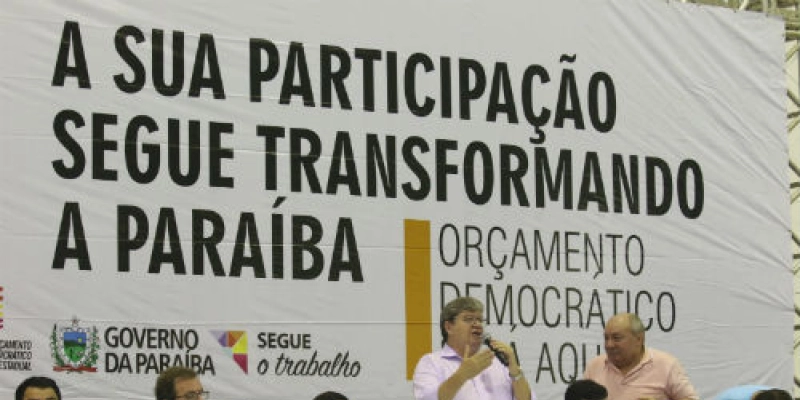 João Azevêdo entrega créditos do Empreender e equipamentos e ouve reivindicações da região de Sousa