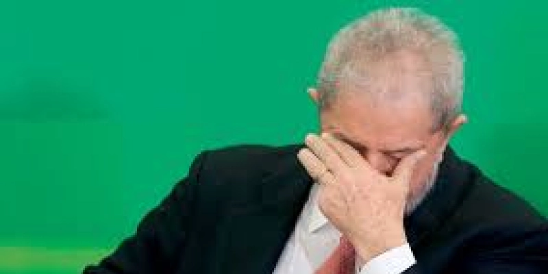 TRF-4 nega últimos recursos e Lula depende do STF para não ser preso