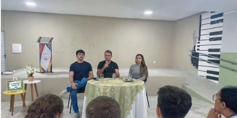 Projeto sobre noções de ‘cidadania e civismo’ desenvolvido na EMEF Antônio Lacerda Neto recebe a participação de Bal Lins