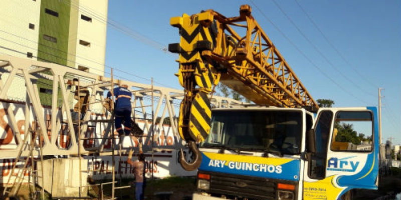DER começa a instalar passarela nas proximidades do Iesp na BR-230