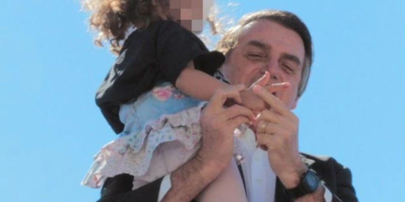 "Chega de frescura", diz Bolsonaro sobre polêmica com criança e arma