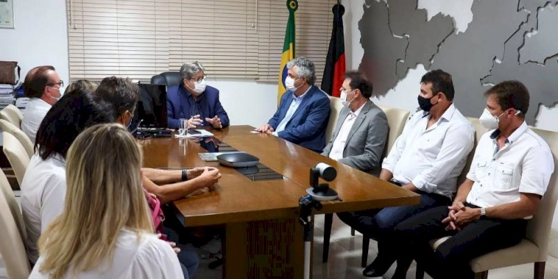 João Azevêdo assegura instalação de empresa de energia fotovoltaica em Boa Vista, Boqueirão, Juazeirinho e Queimadas