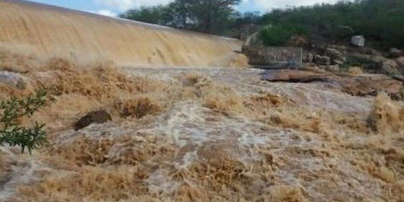 Três pessoas desaparecem após canoa virar em barragem na Paraíba; veja 