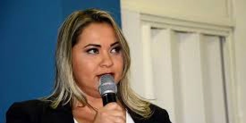Suspensa decisão que afastou prefeita de Joca Claudino do cargo